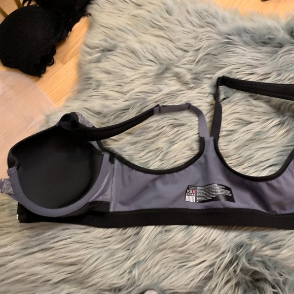 NWOT Victoria’s‎ Secret Knockout Sport Bra, 34C - Picture 10 of 11